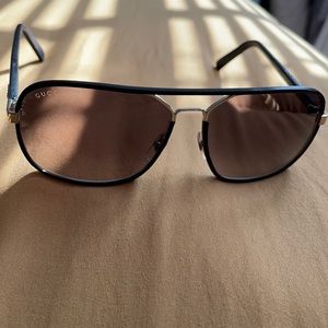 Gucci sunglasses with sunglasses holder